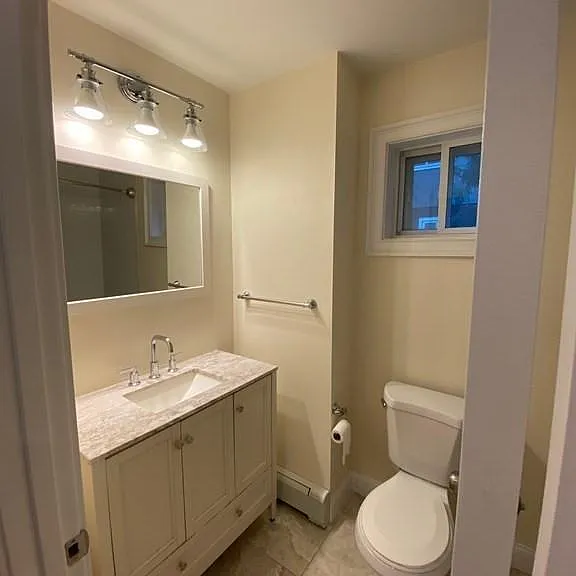 300 Maverick St #1 — Photo 8