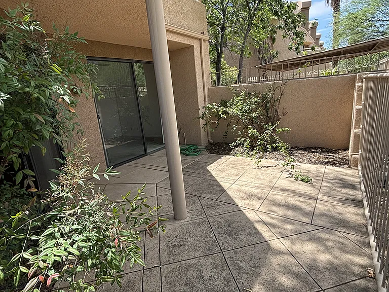 5675 N Camino Esplendora #2111 — Photo 11
