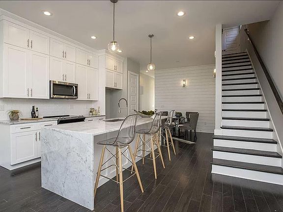 5th image of 2419 Scovel St