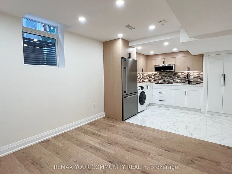 24 Foxhill Dr #LOWER — Photo 6