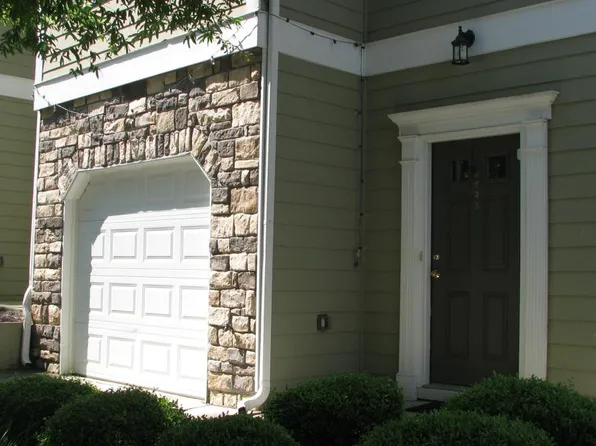 6623 Splashwater Dr, Flowery Branch, GA 30542