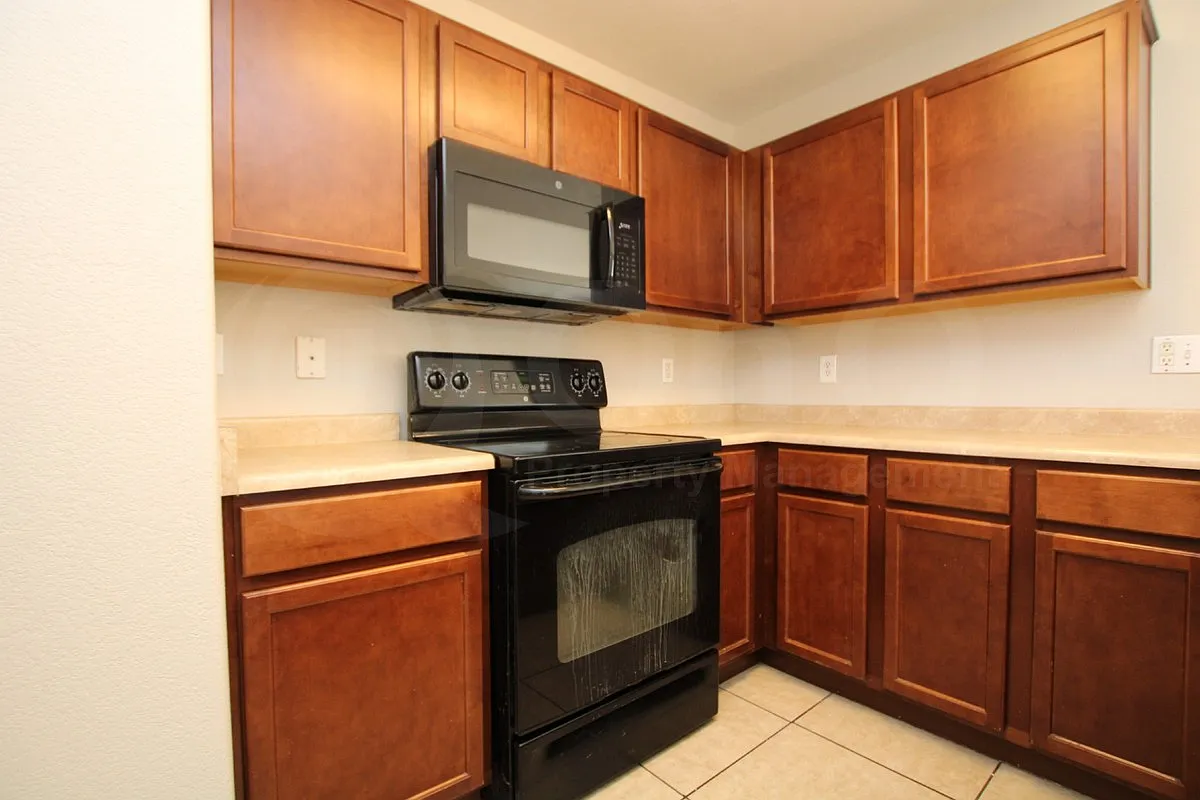 3 bed, 2.0 bath, 1202 sqft, $1,899 — Photo 3