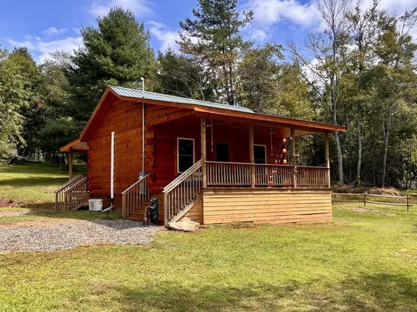3471 Chantilly Dr, Fancy Gap, VA 24328
