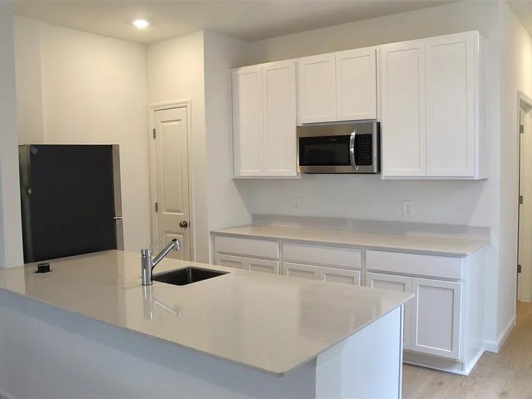 A-4359 Vibernum Avenue — Photo 3