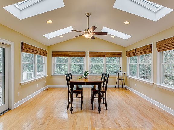4th image of 511 White Horse Ct