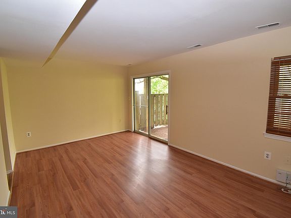 4th image of 821 Ivy League Ln