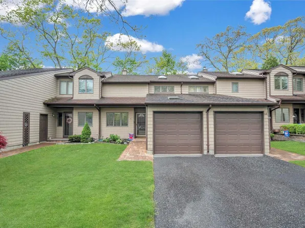 31 Jeremy Circle #31, Nesconset, NY 11767