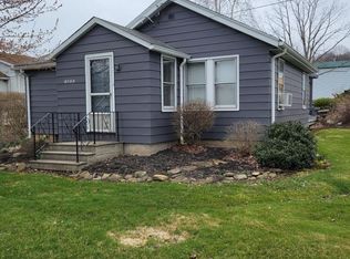 1326 Ridge Rd, Hinckley, OH 44233