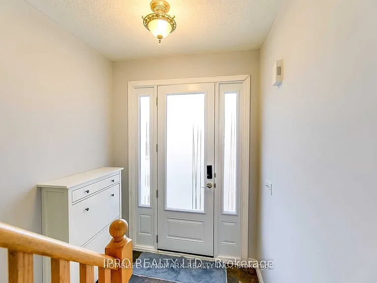 1109 Lindsay Dr — Photo 3