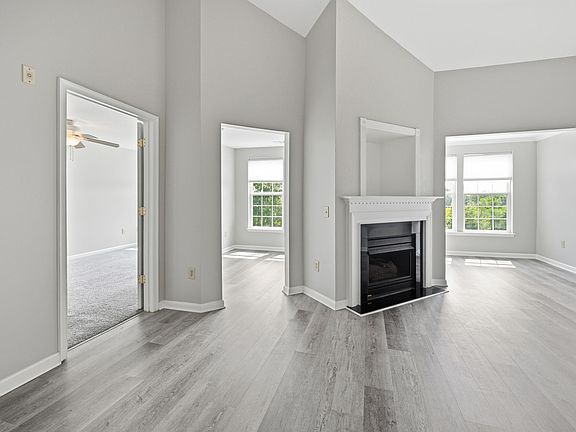 5th image of 191 Somervelle St APT 407