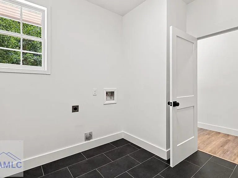 762 E Bay St — Photo 29