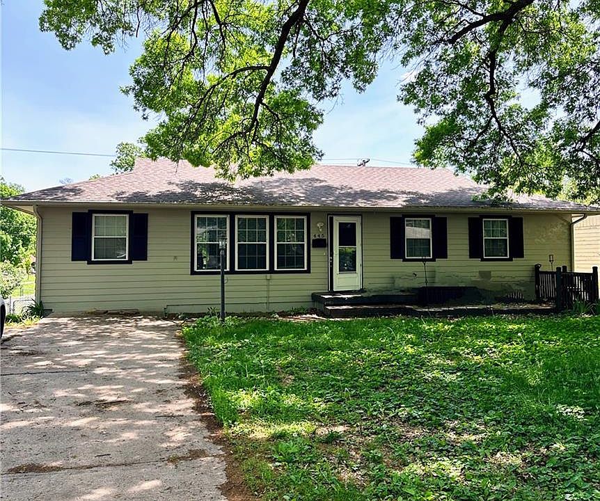 2nd image of 445 Park Dr
