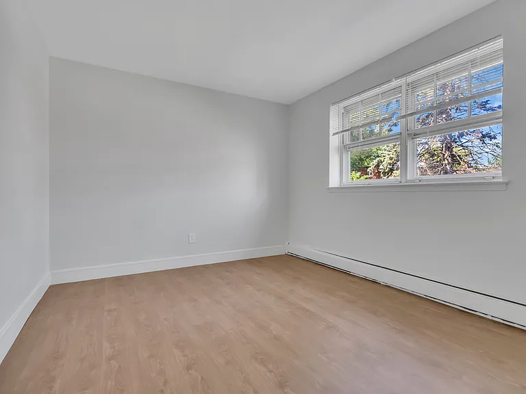 Lancaster Court Apartments — Photo 26