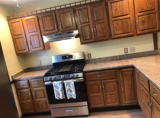 8 Clarence St APT 1, Worcester, MA 01605