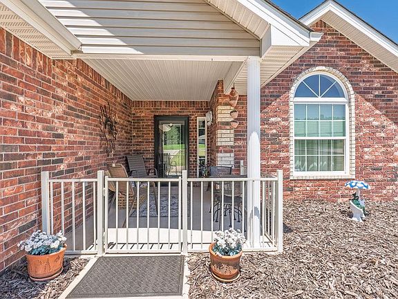 4th image of 44730 Whispering Oaks Dr