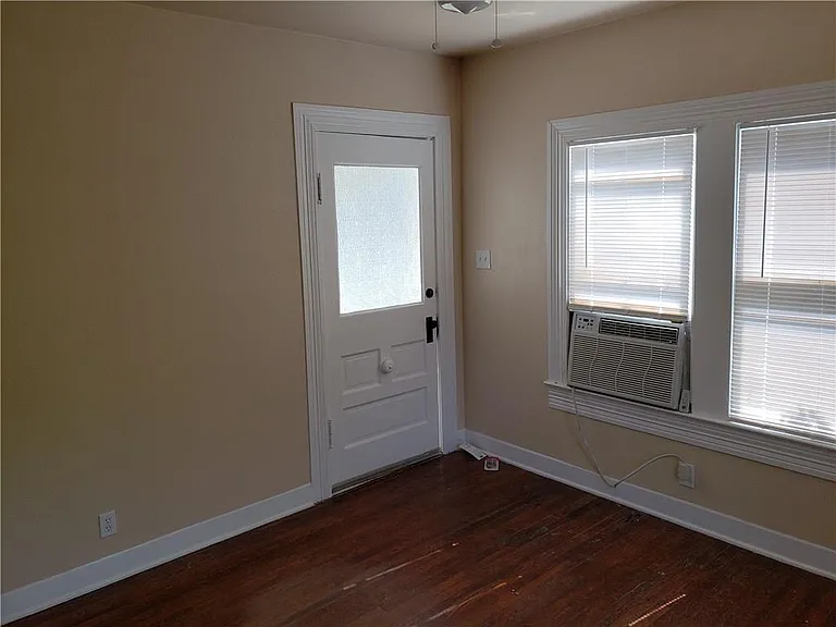 1405 Waller St — Photo 12