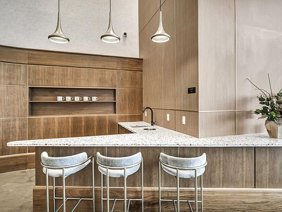 5th image of 641 Division St #806
