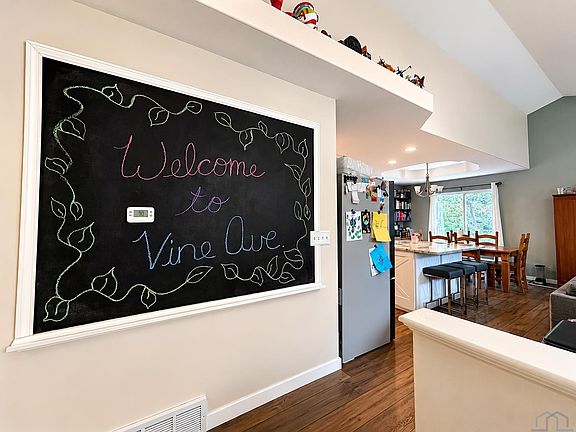 5th image of 4323 Vine Ave