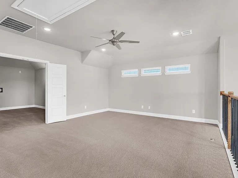 11706 Mikaela Dr — Photo 33