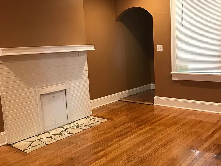 1620 Christine Dr — Photo 2