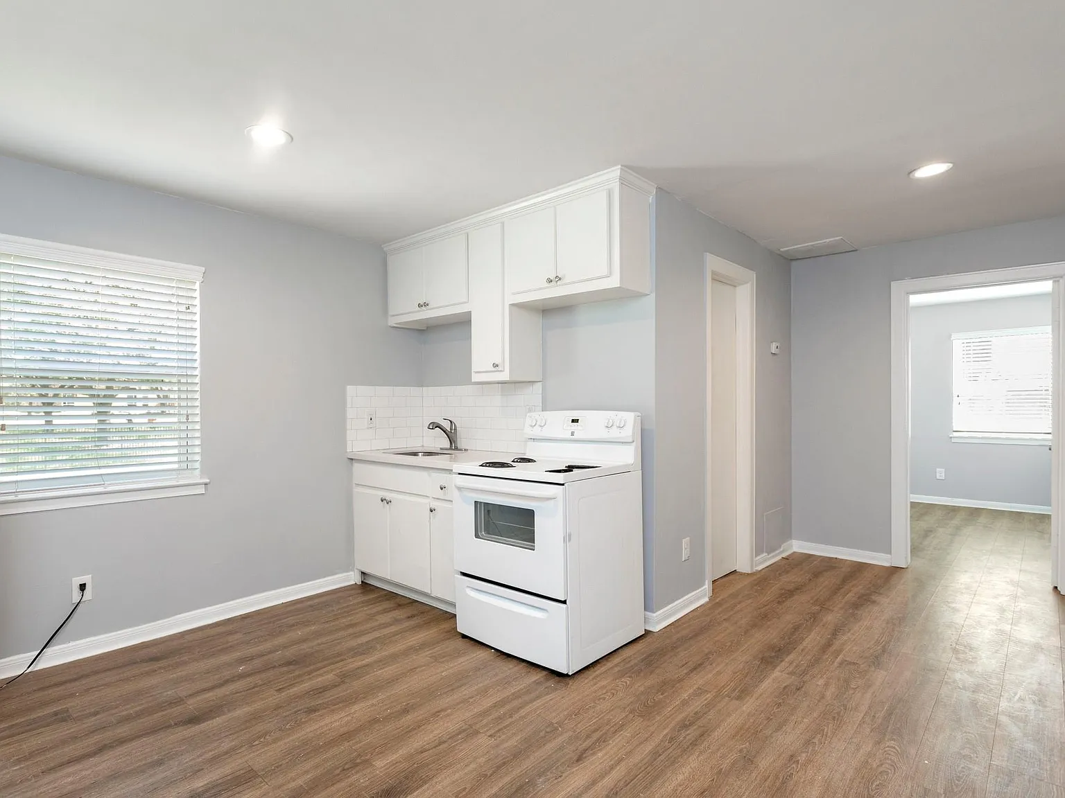 2 bed, 1.0 bath, 900 sqft, $1,250 — Photo 3