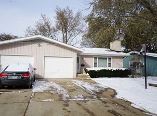 1690 Maple Ln, Elgin, IL 60123