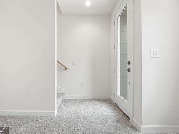 4th image of 2029 Memorial Dr #48