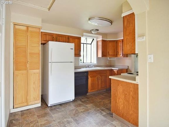 2nd image of 31565 NW Hillcrest St