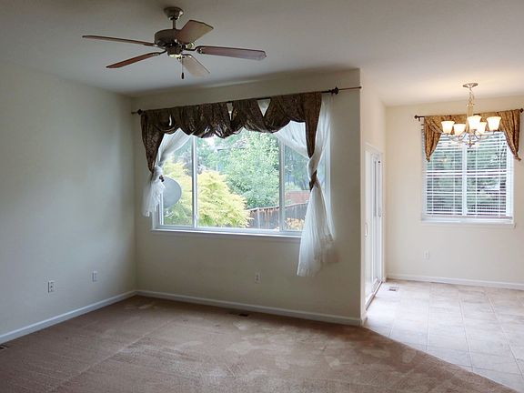 Family room & Breakfast nob