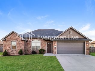 551 Sundowner Ranch Ave, Prairie Grove, AR 72753