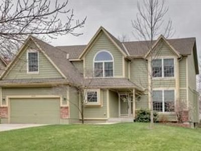 9402 Hall Dr, Lenexa, KS, 66219