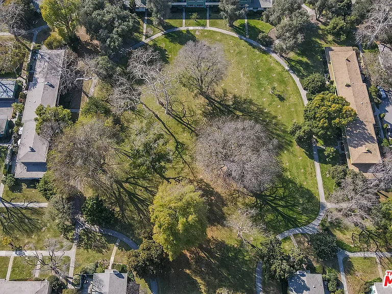 5370 1/2 Village Grn — Photo 13