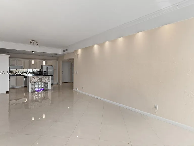 19390 Collins Ave #17 — Photo 16