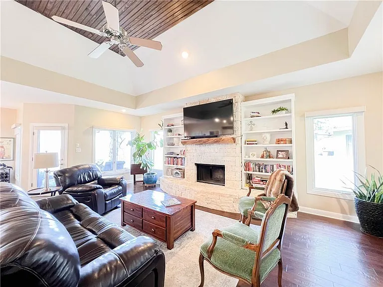 1911 Clubhouse Hill Dr #20 — Photo 3