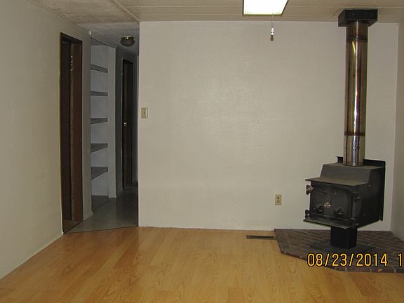 Bonus eating area with wood stove