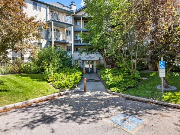 21 E Dover Point SE #416, Calgary, AB T2B 3K4