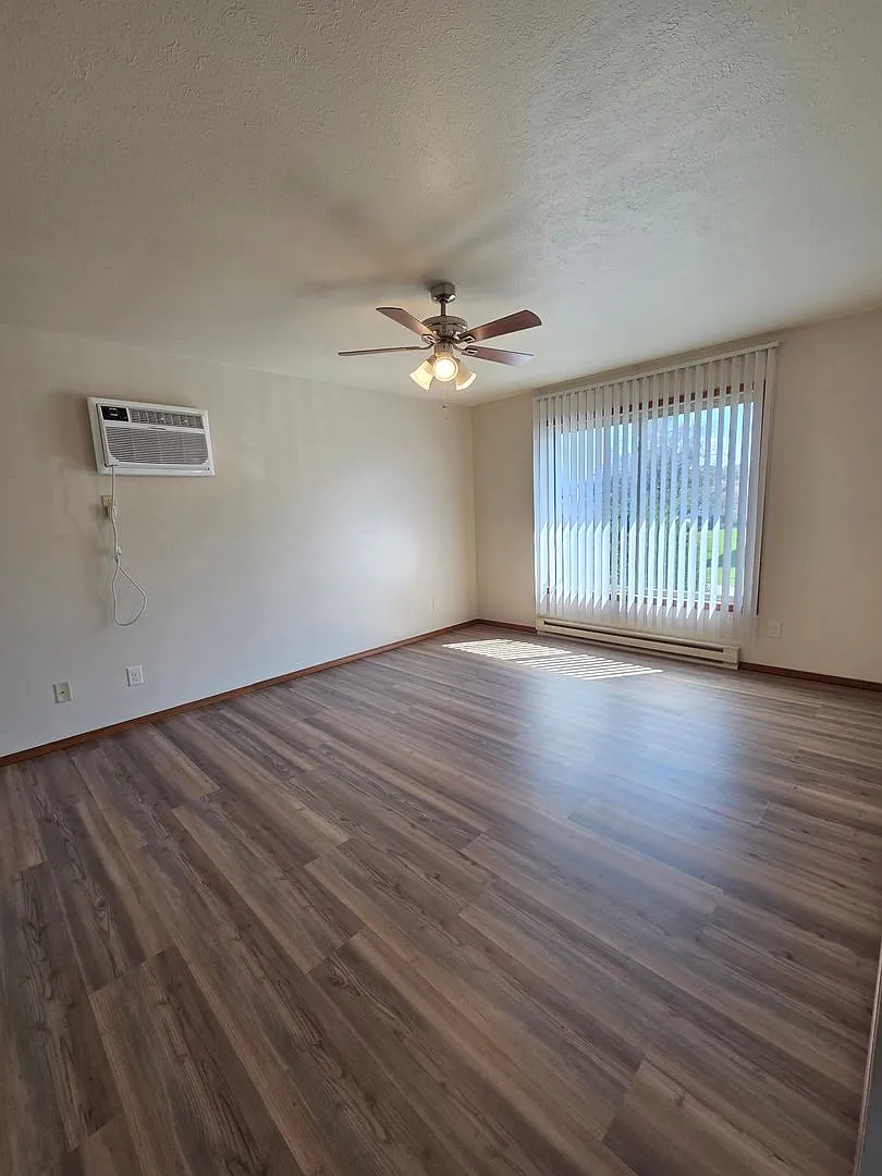Boxwood Dr. 6012 — Photo 3