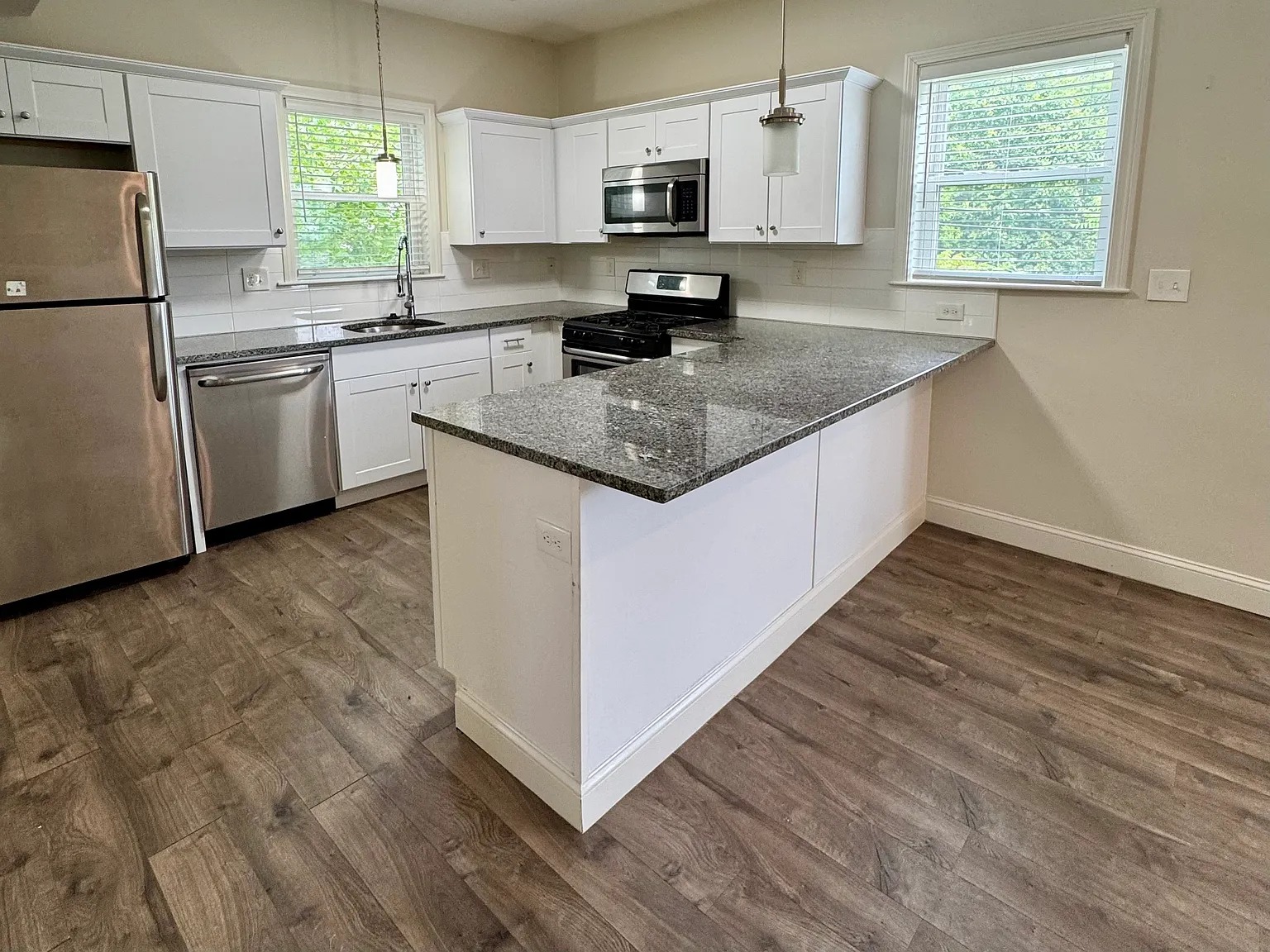 2 bed, 736 sqft, $2,350 — Photo 4