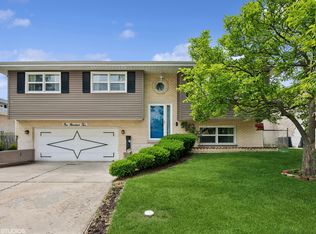 102 S Grant Dr, Addison, IL 60101