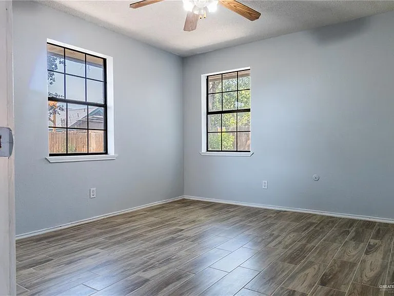 2203 E Coma Ave — Photo 17