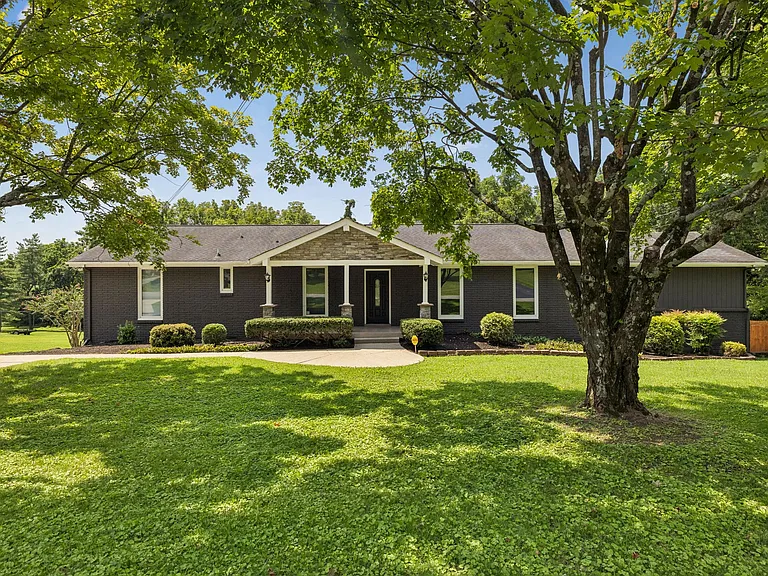 326 Draper Cir — Photo 2
