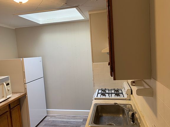 2nd image of 27 E Park Blvd APT 4