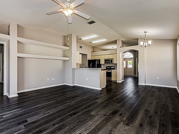 3rd image of 30801 Tremont Dr