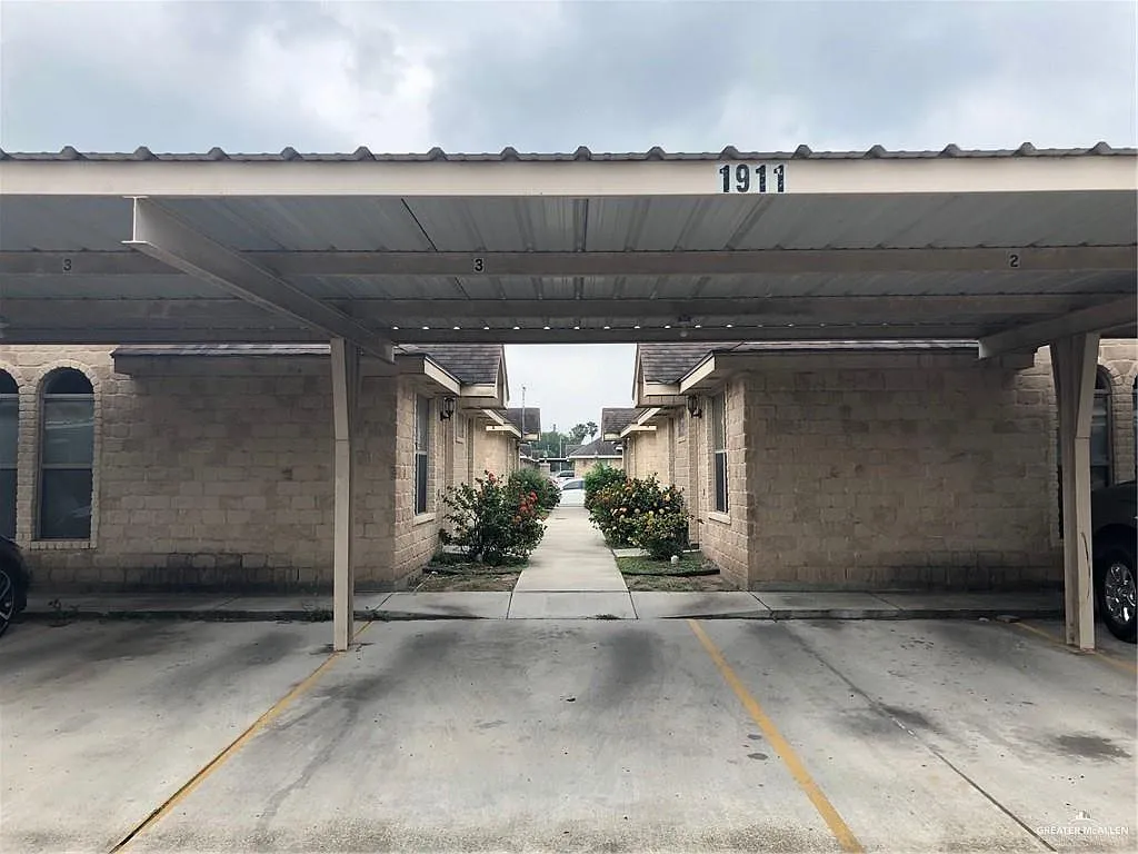 2 bed, 2.0 bath, 924 sqft, $900 — Photo 2