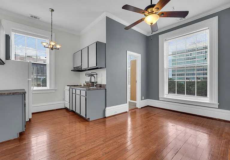 112 E Harris St #404 — Photo 8