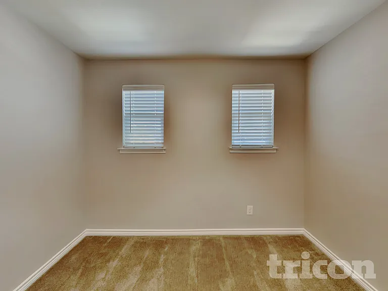 1519 Overlook Bank — Photo 13