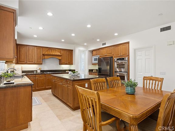 4th image of 2472 N Highwood Rd