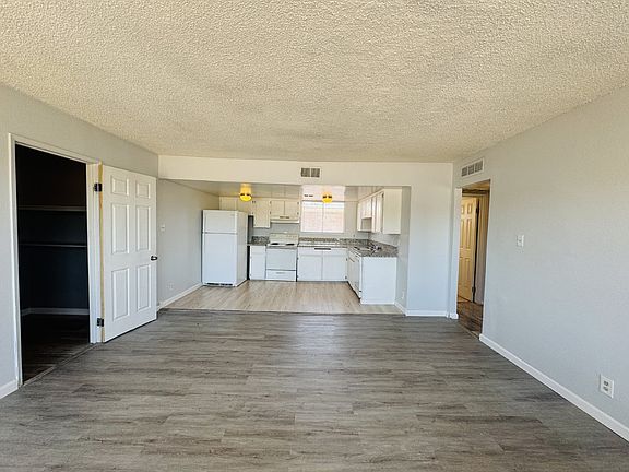 5th image of 922 N 1st St APT B