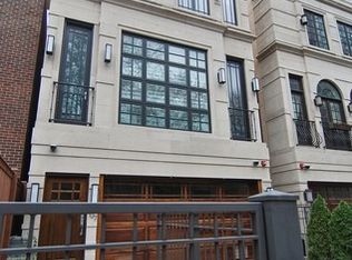 707 W Gordon Ter, Chicago, IL 60613