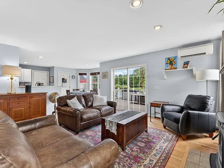 9 Stephen Dr — Photo 10